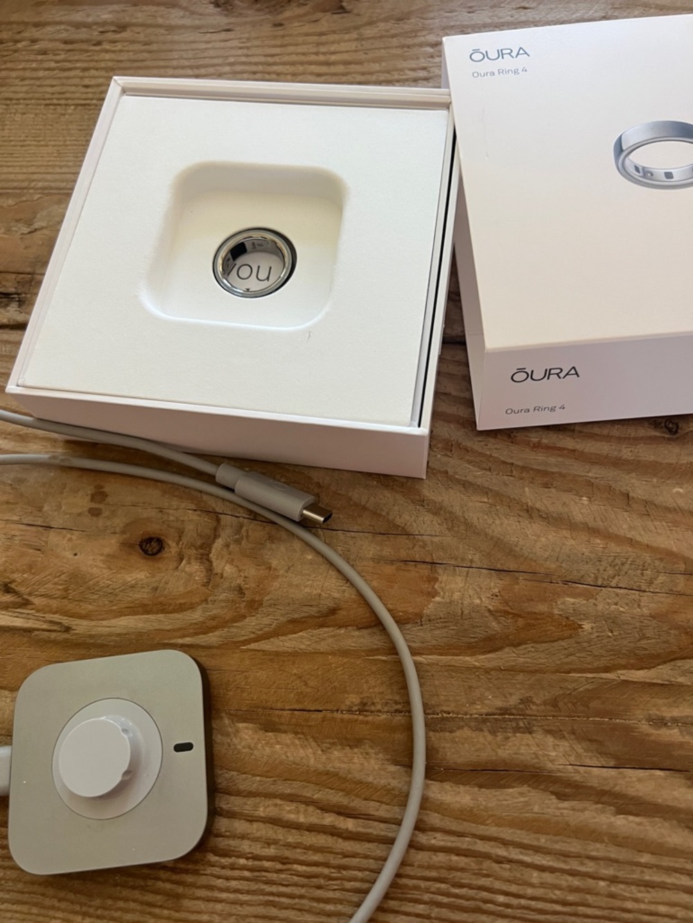 Oura Ring 4 Size 8 (Silver) with Charger and Box - Picture 10 of 16